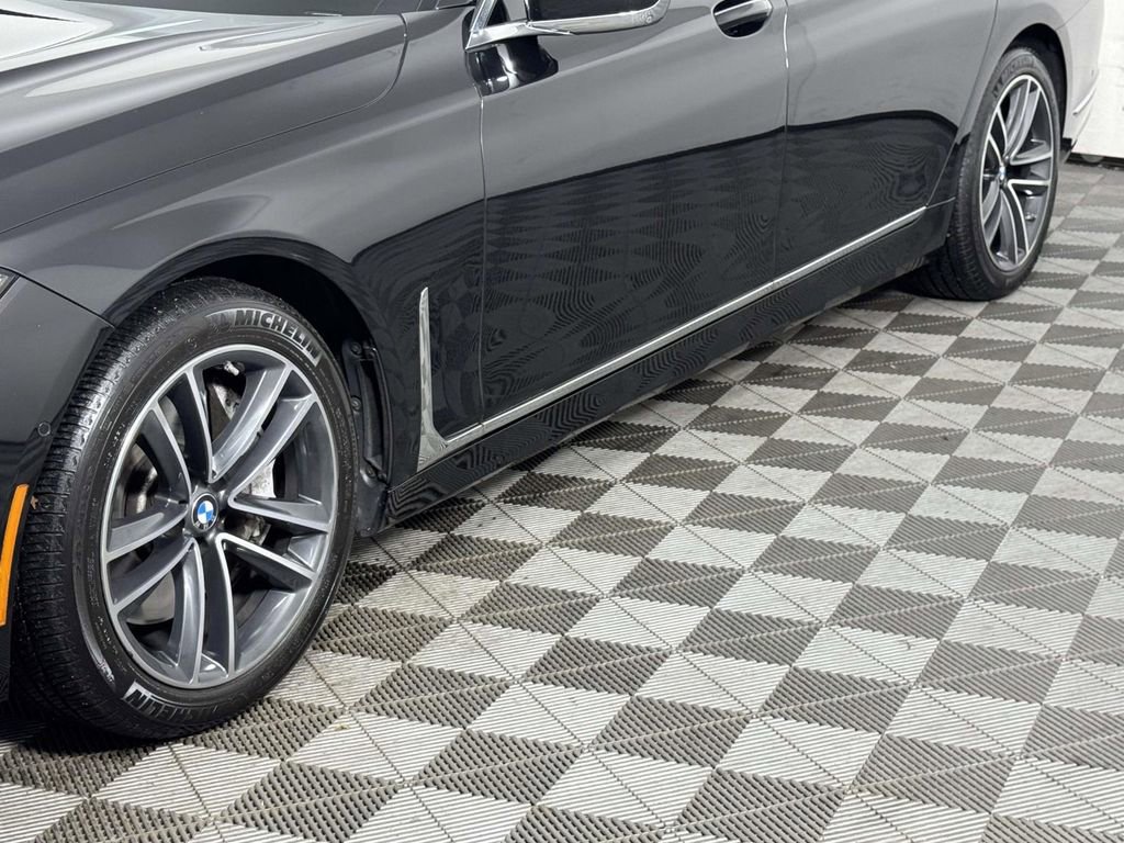 Used 2022 BMW 750i xDrive AWD/4WD image 13