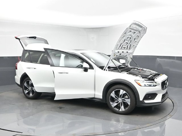 Used 2025 Volvo V60 B5 Cross Country Plus AWD/4WD image 50