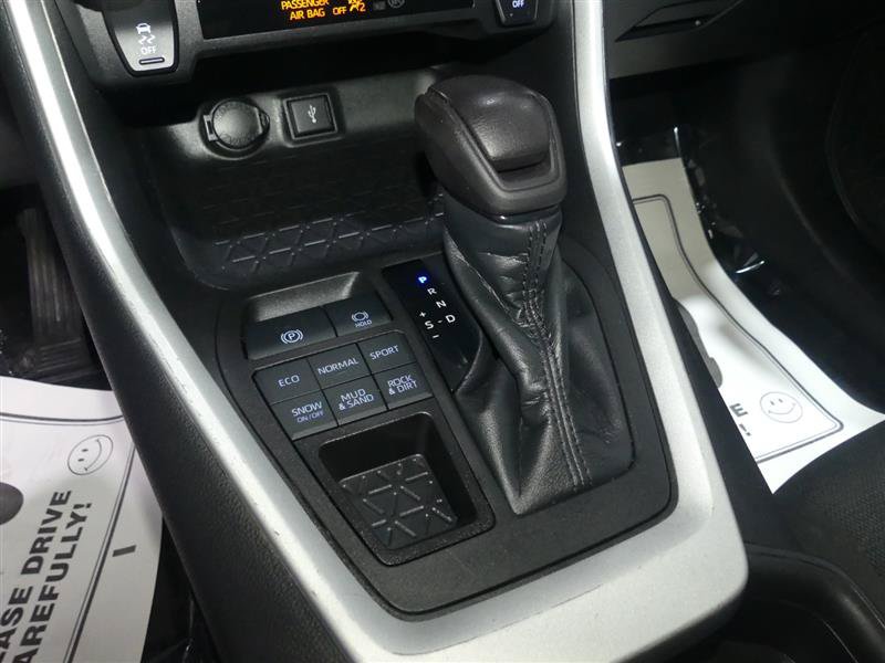 Used 2021 Toyota RAV4 XLE AWD/4WD image 39