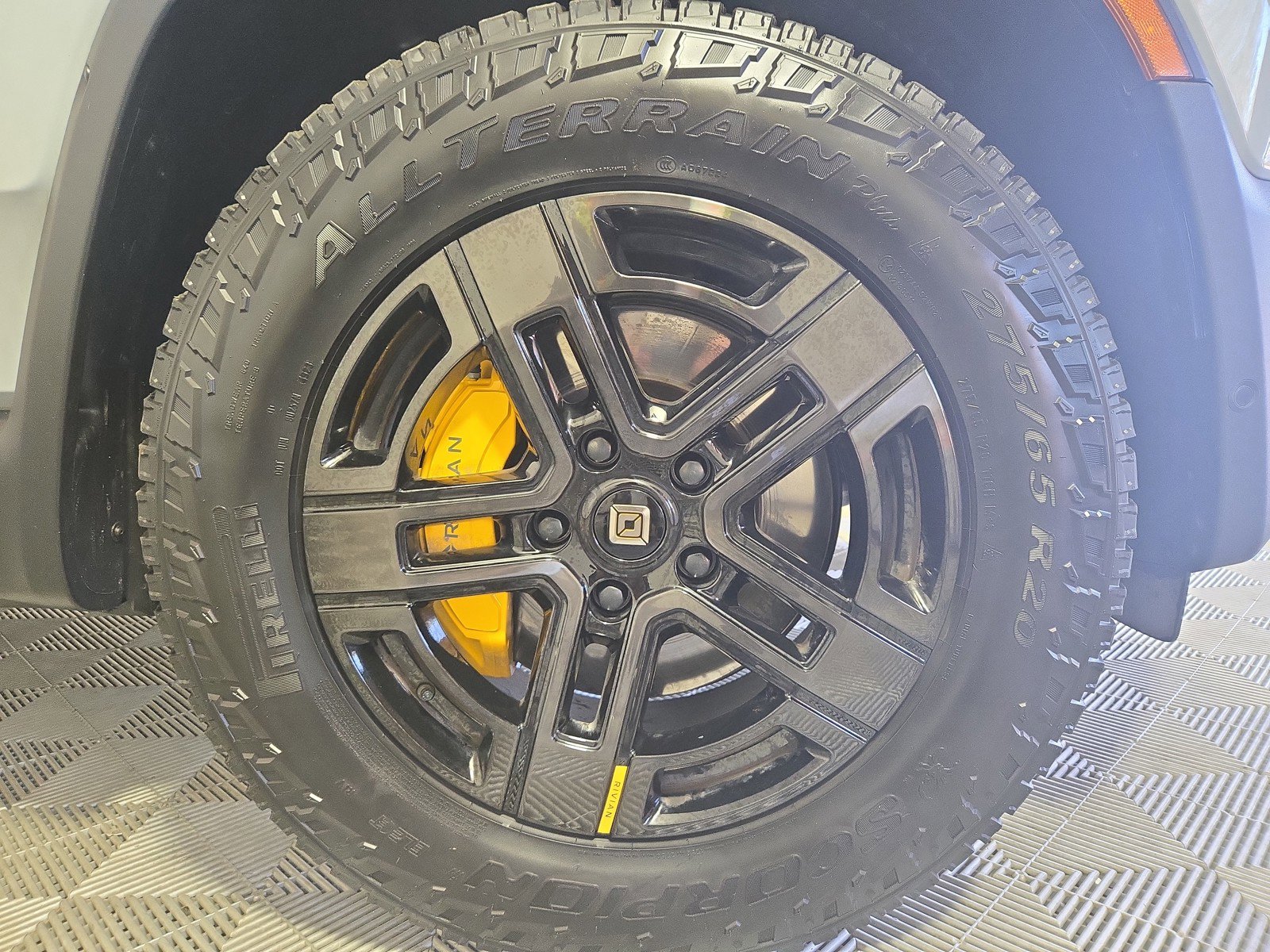 Used 2024 Rivian R1S Adventure image 11