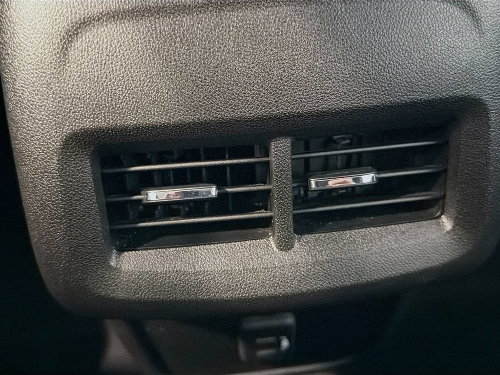 Used 2021 Chevrolet Equinox LT FWD image 24