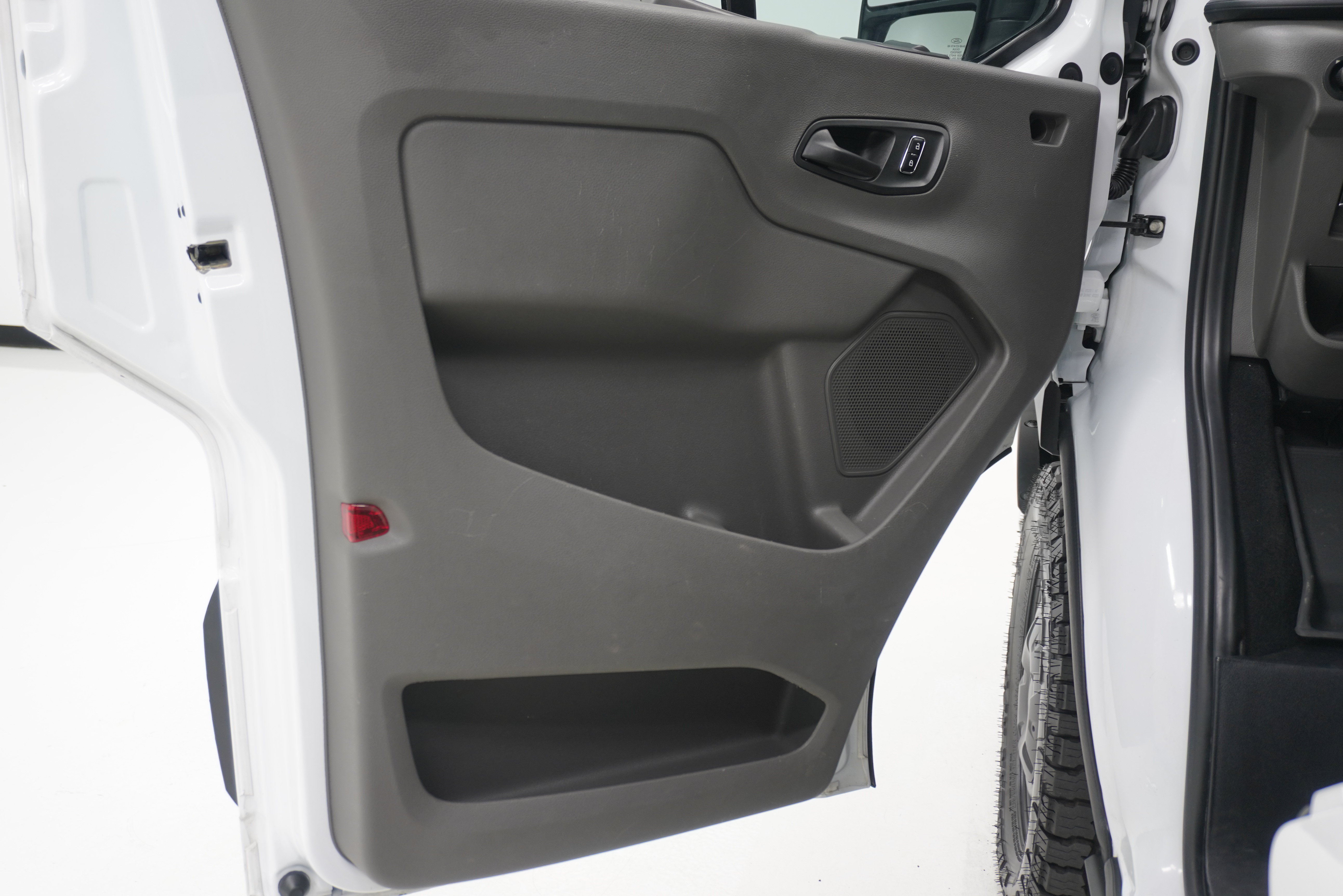 Used 2023 Ford Transit 350 XLT RWD image 13