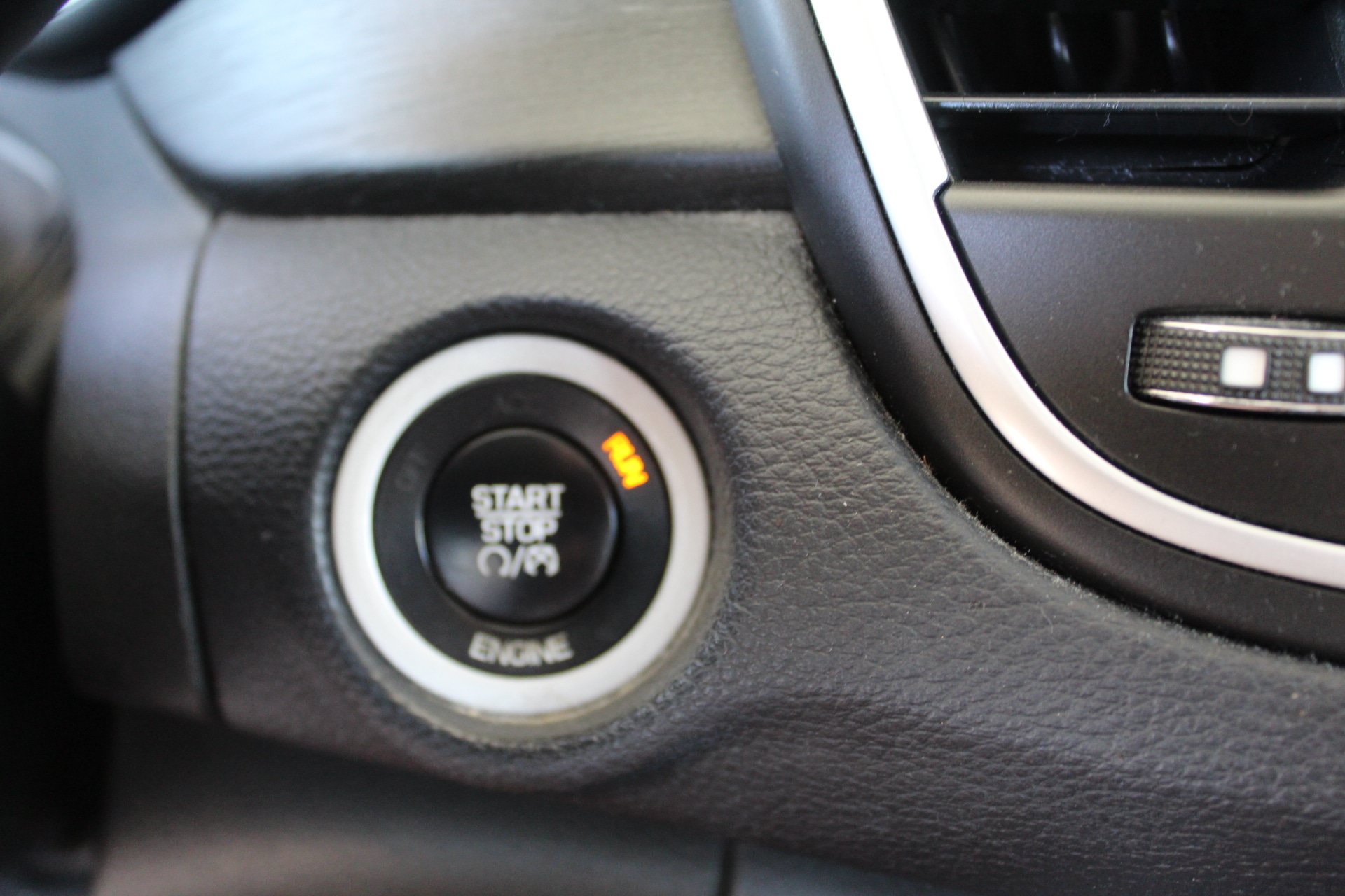 Used 2015 Chrysler 200 Limited FWD image 36