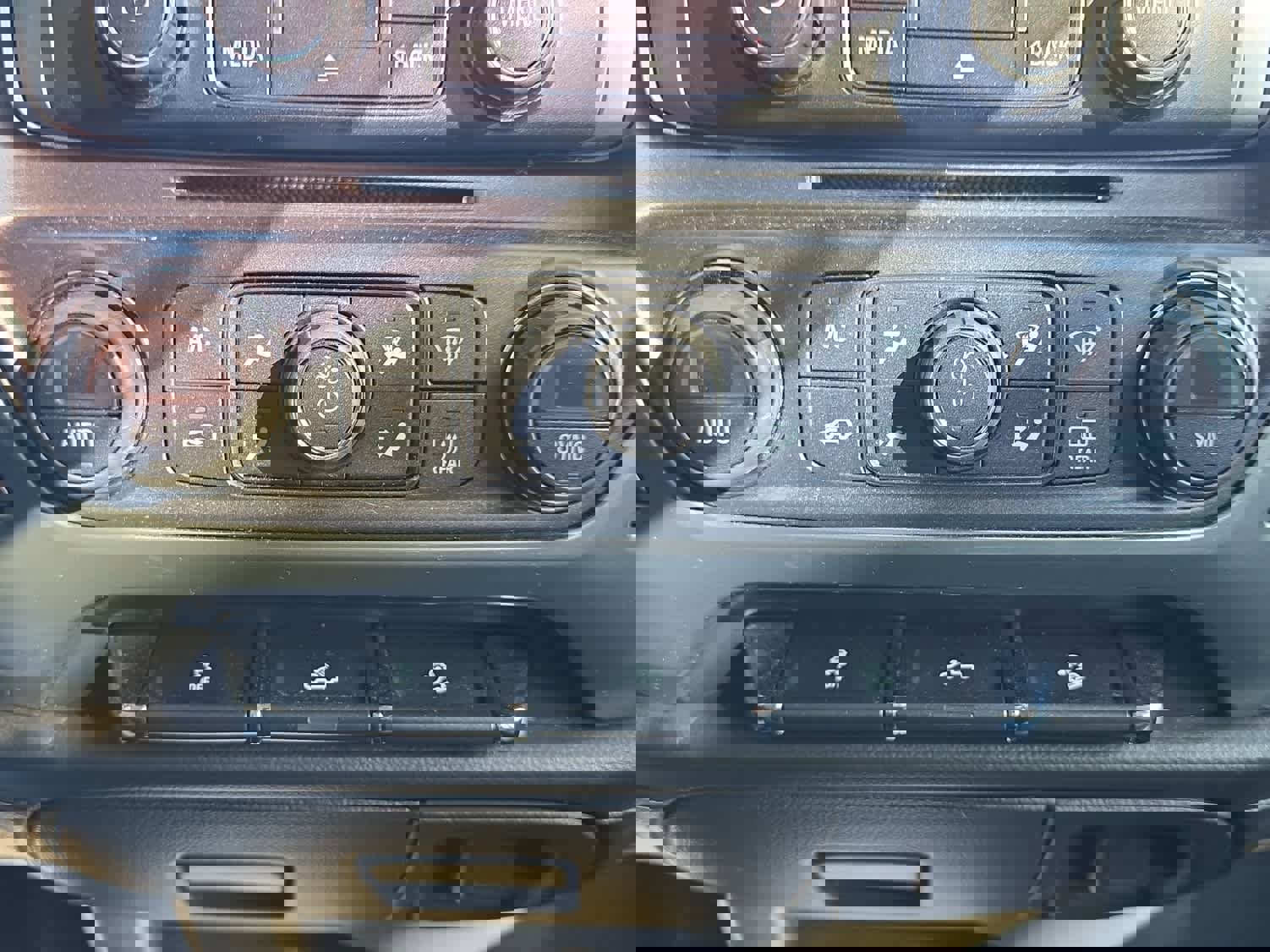 Used 2015 Chevrolet Silverado 1500 LTZ Z71 image 19