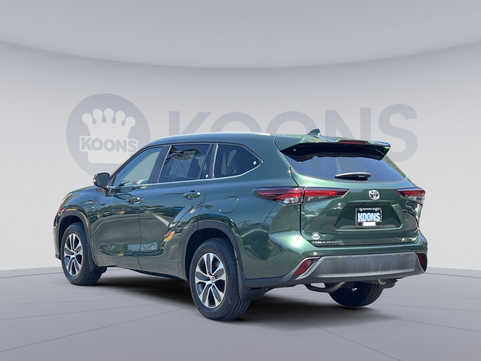 Used 2024 Toyota Highlander XLE AWD/4WD image 7