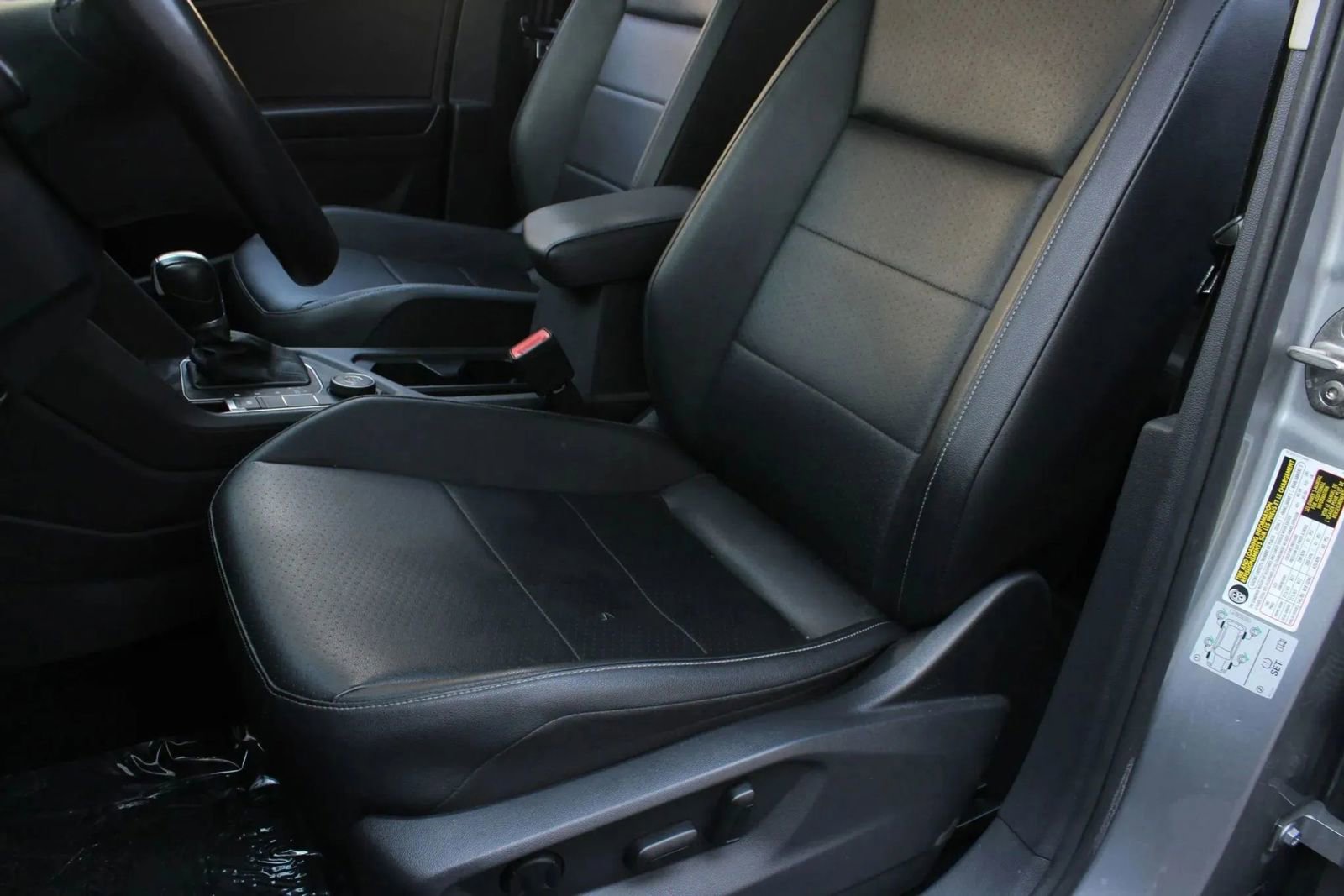 Used 2019 Volkswagen Tiguan SE w/ Panoramic Sunroof Package AWD/4WD image 17