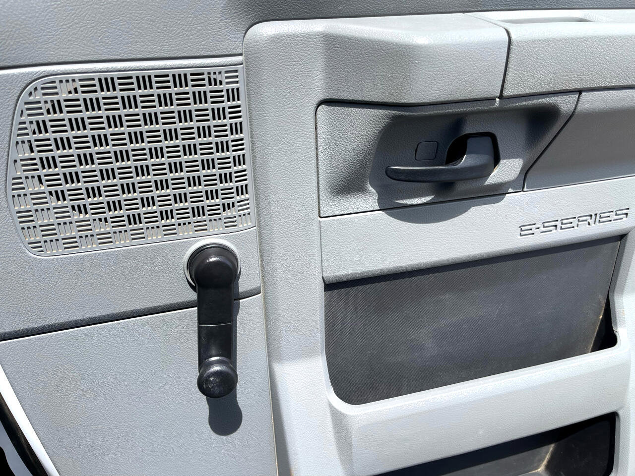 Used 2013 Ford E-350 and Econoline 350 XL image 17