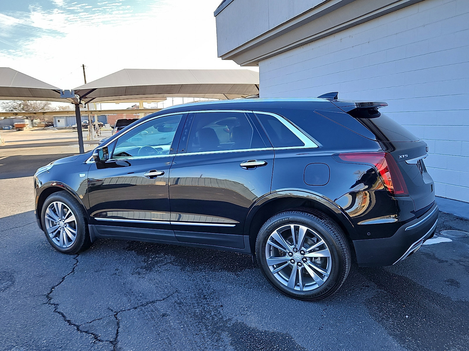 Used 2020 Cadillac XT5 Premium Luxury w/ Platinum Package image 2