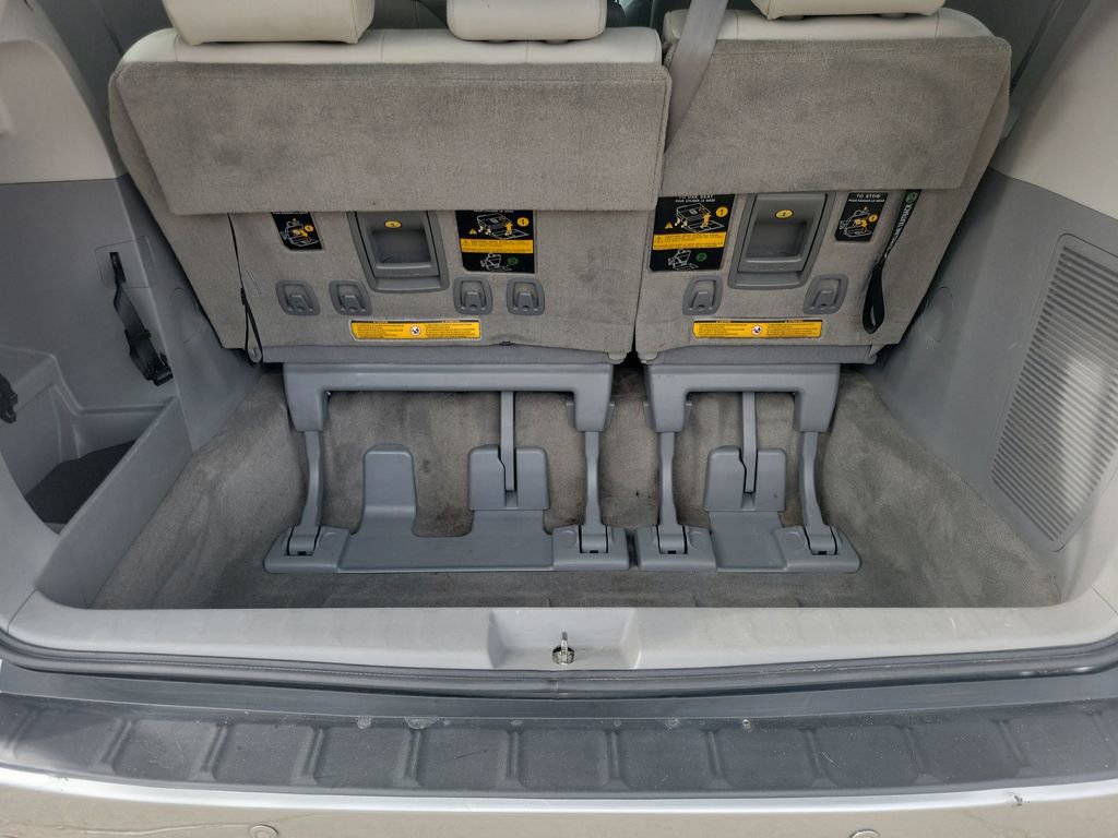 Used 2013 Toyota Sienna XLE w/ Entertainment Pkg image 22