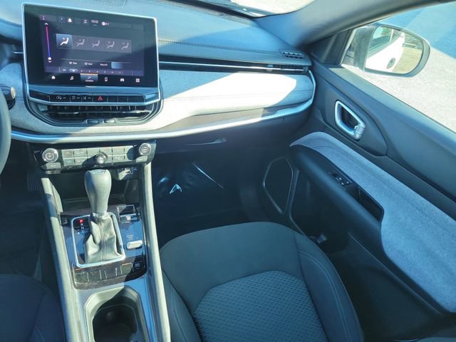 Used 2023 Jeep Compass Sport image 17