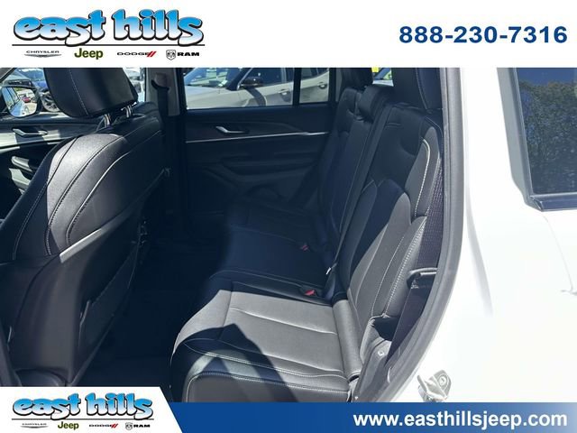 Certified 2023 Jeep Grand Cherokee Limited w/ Black Appearance Package AWD/4WD image 19