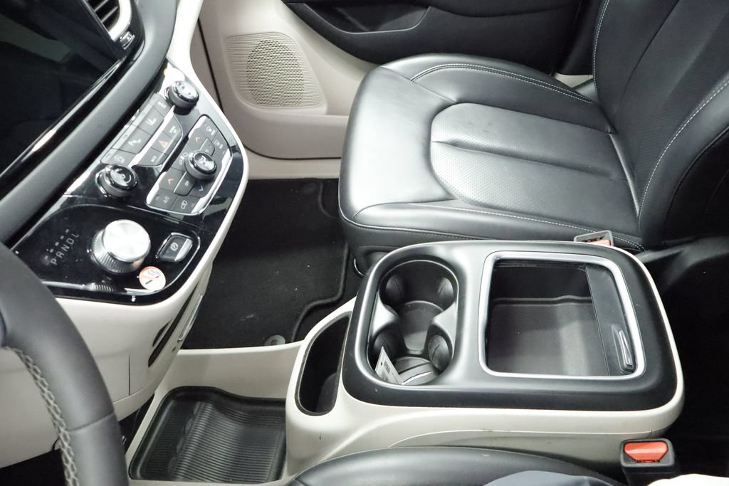 Certified 2023 Chrysler Pacifica Touring-L FWD image 30