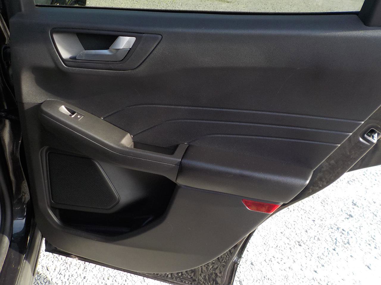 Used 2021 Ford Escape SE w/ SE Sport Appearance Package image 20