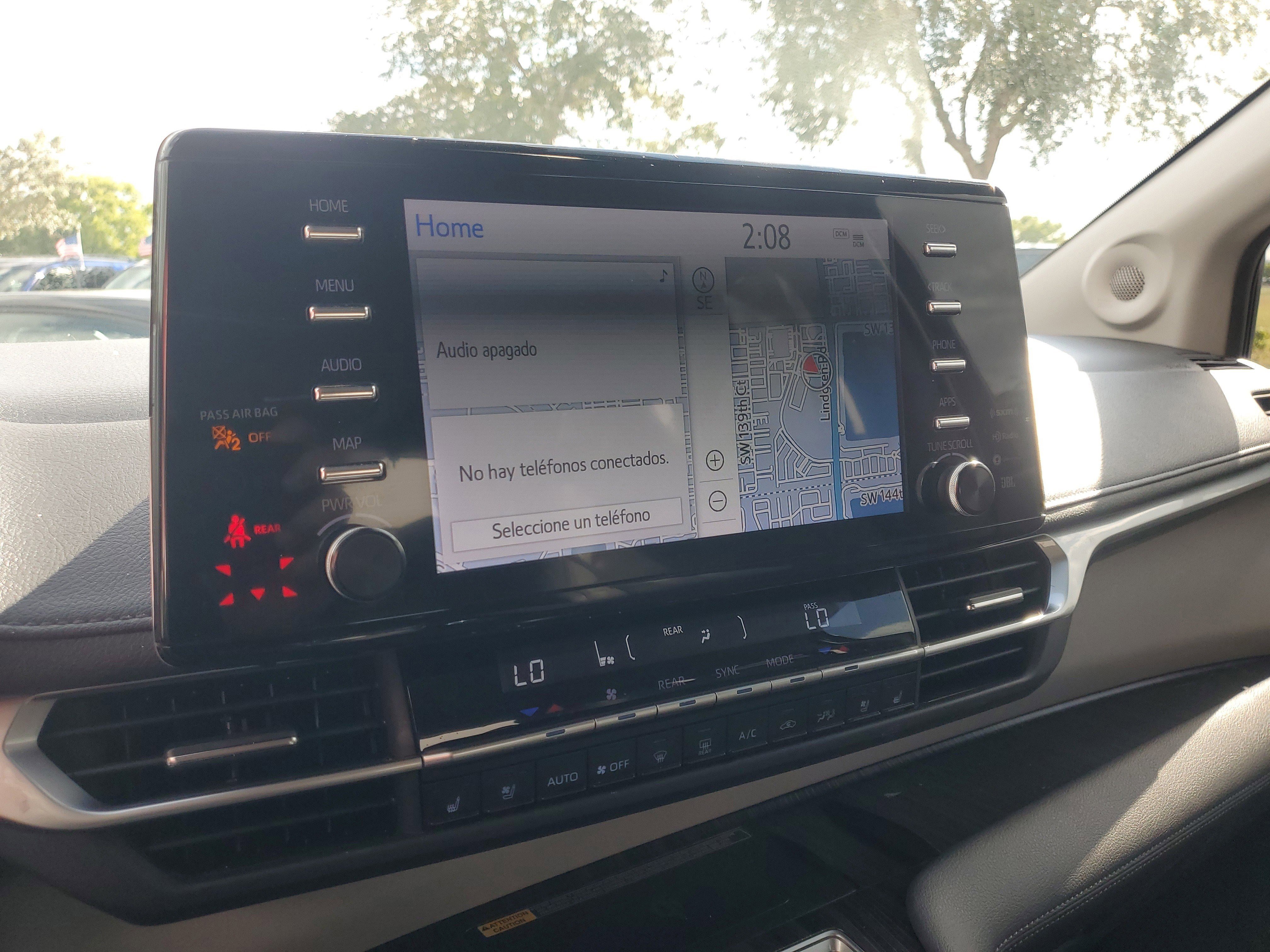 Used 2023 Toyota Sienna Limited image 22