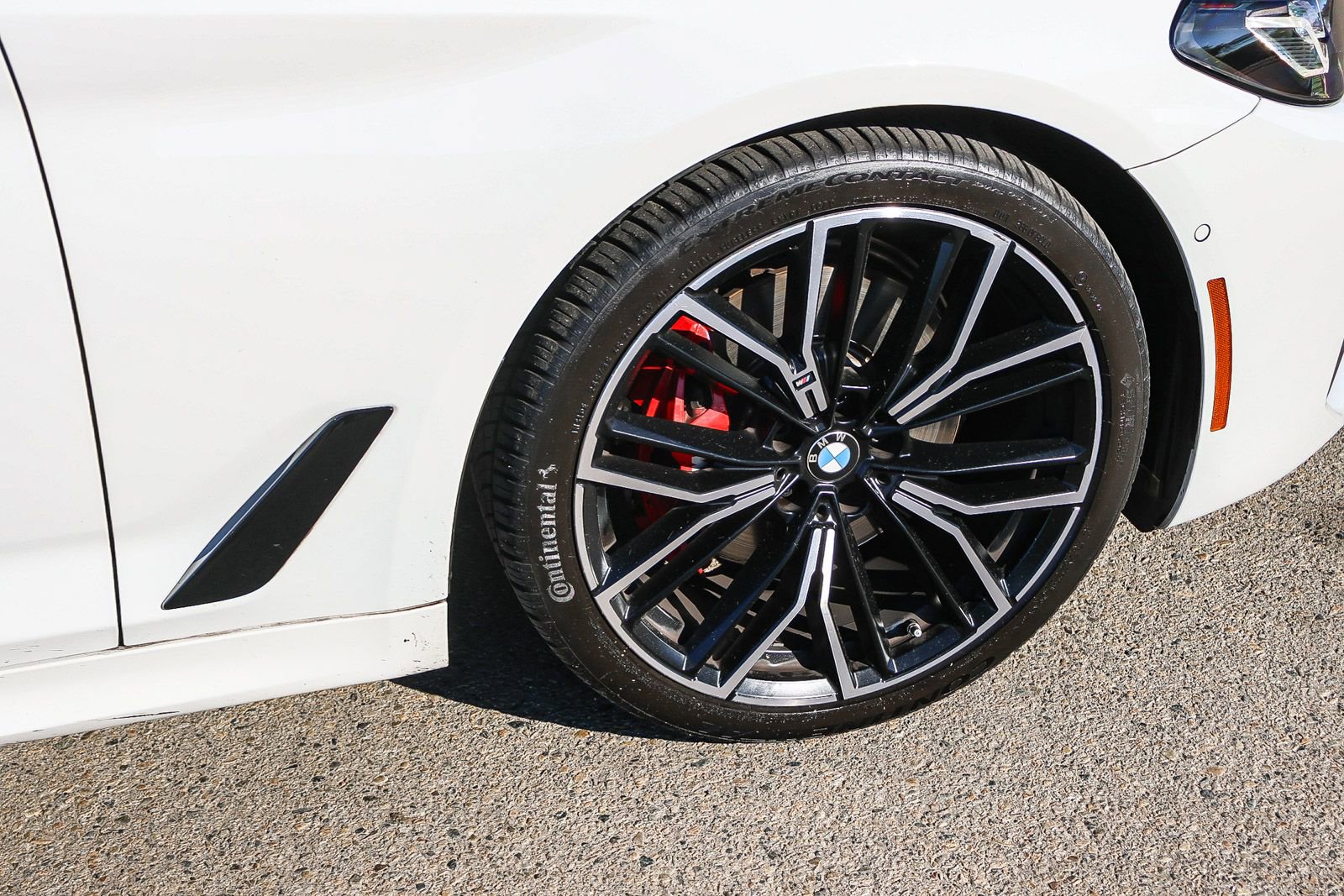 Used 2023 BMW 530i w/ M Sport Package image 15