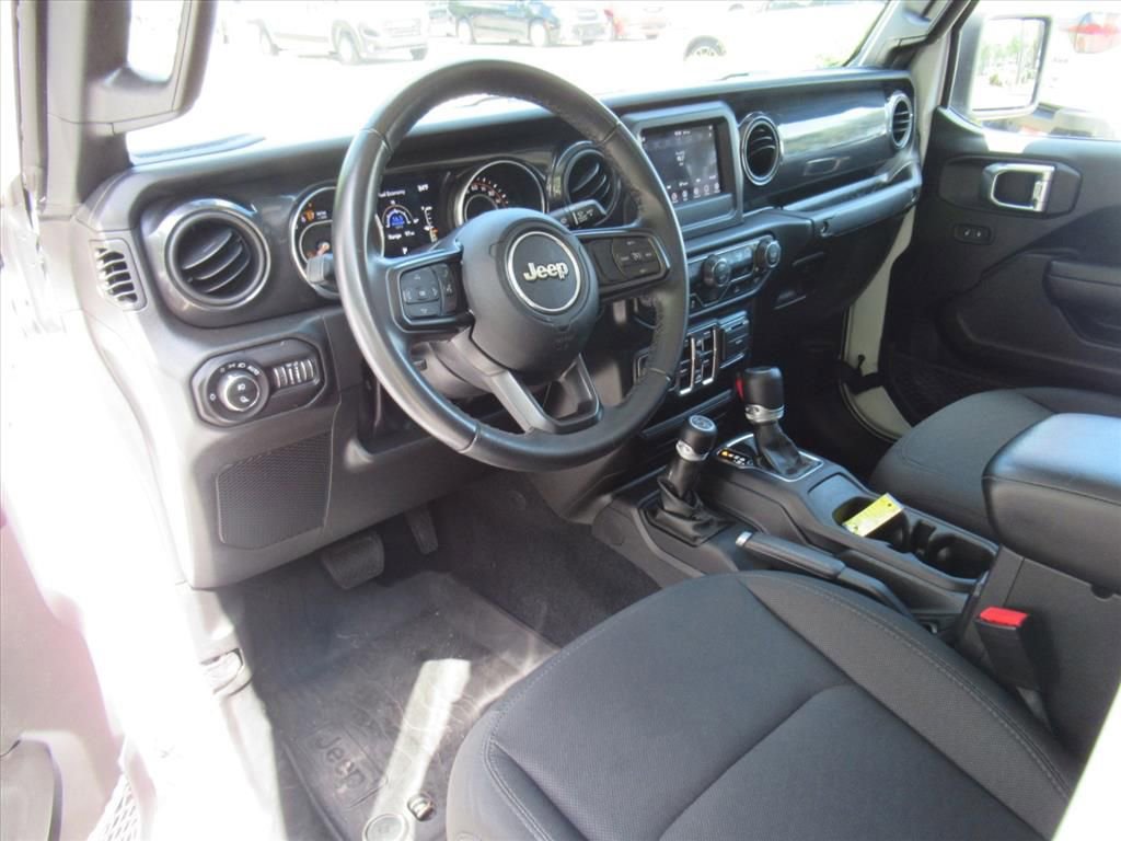 Used 2022 Jeep Gladiator Sport AWD/4WD image 16