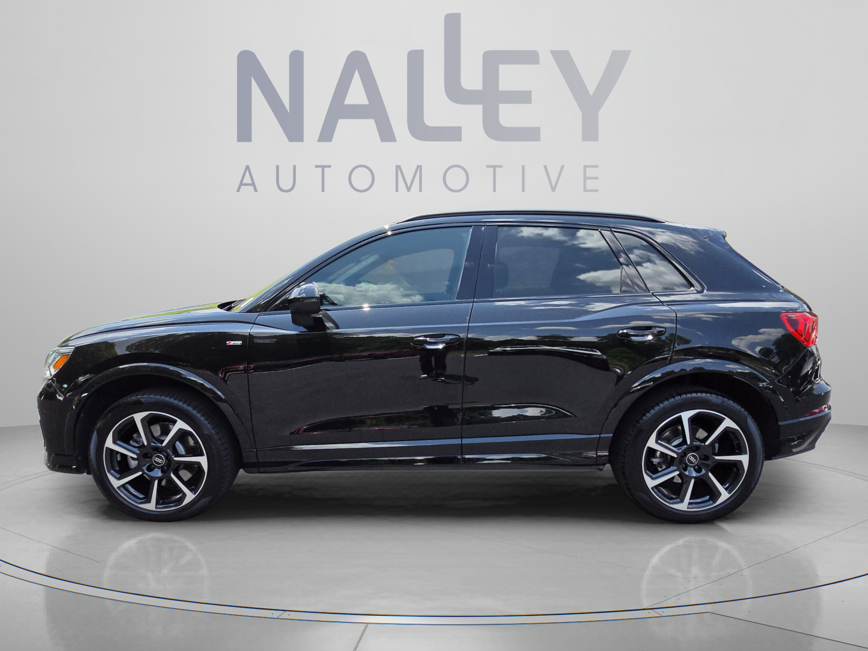 Used 2025 Audi Q3 2.0T Premium Plus AWD/4WD image 2