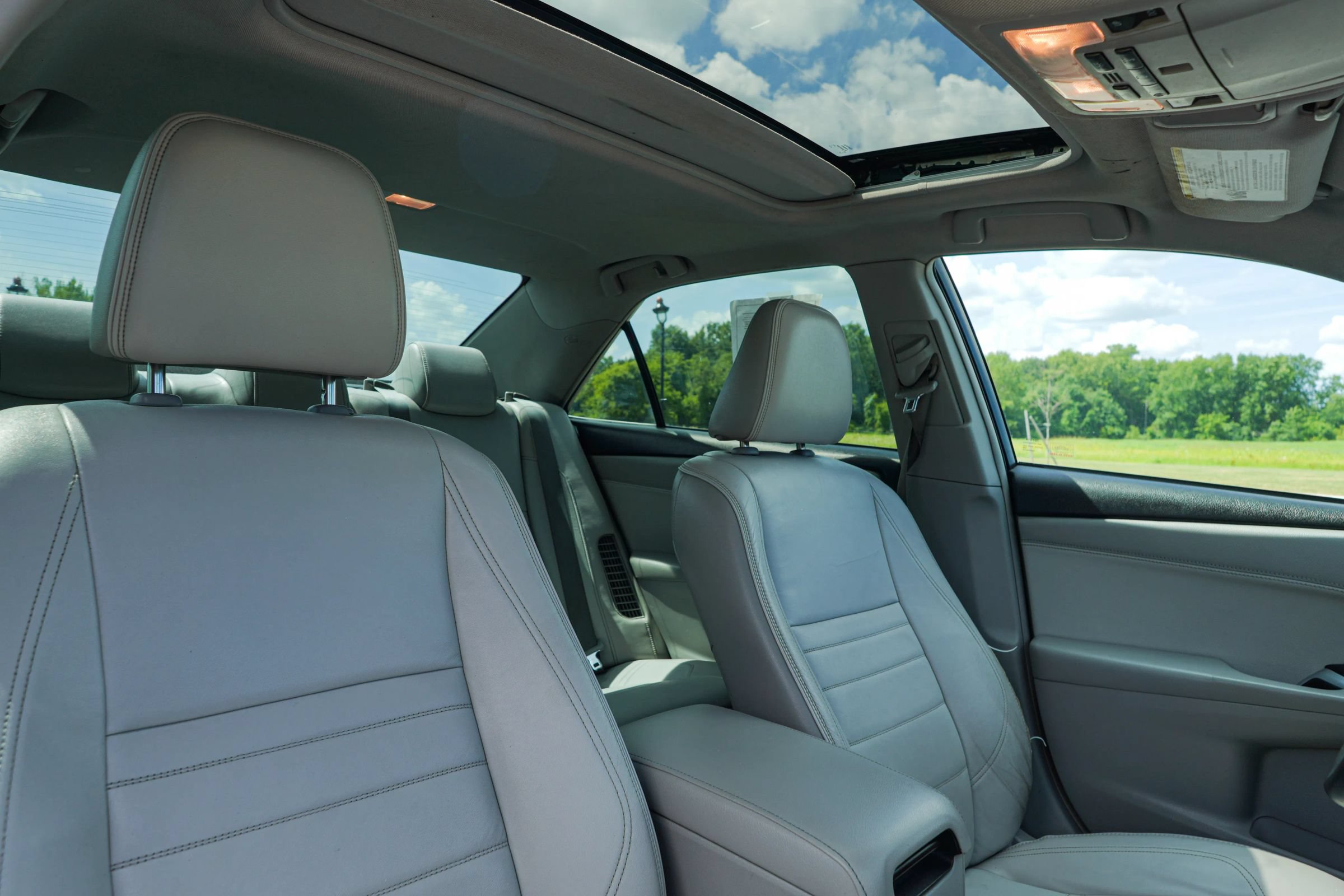 Used 2016 Toyota Corolla LE FWD image 18