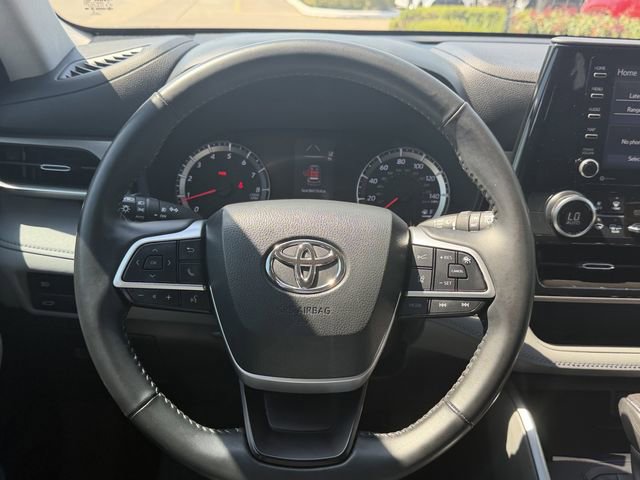 Used 2022 Toyota Highlander LE FWD image 11