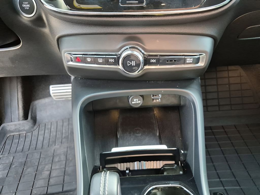 Used 2022 Volvo XC40 T5 R-Design w/ Advanced Package AWD/4WD image 39