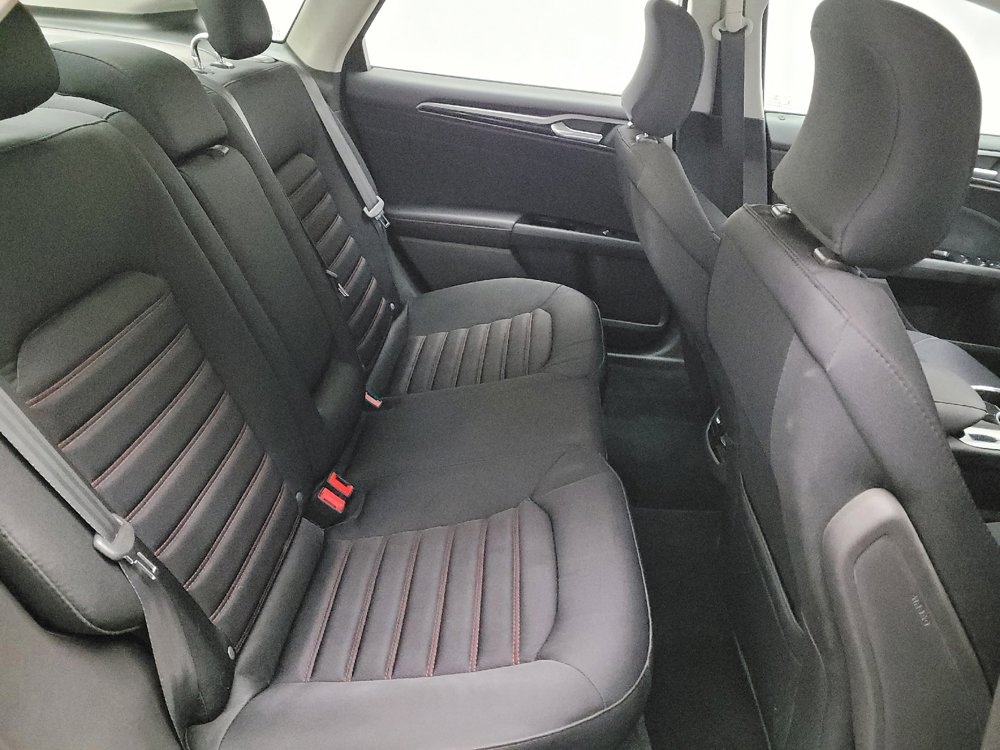 Used 2016 Ford Fusion SE FWD image 19