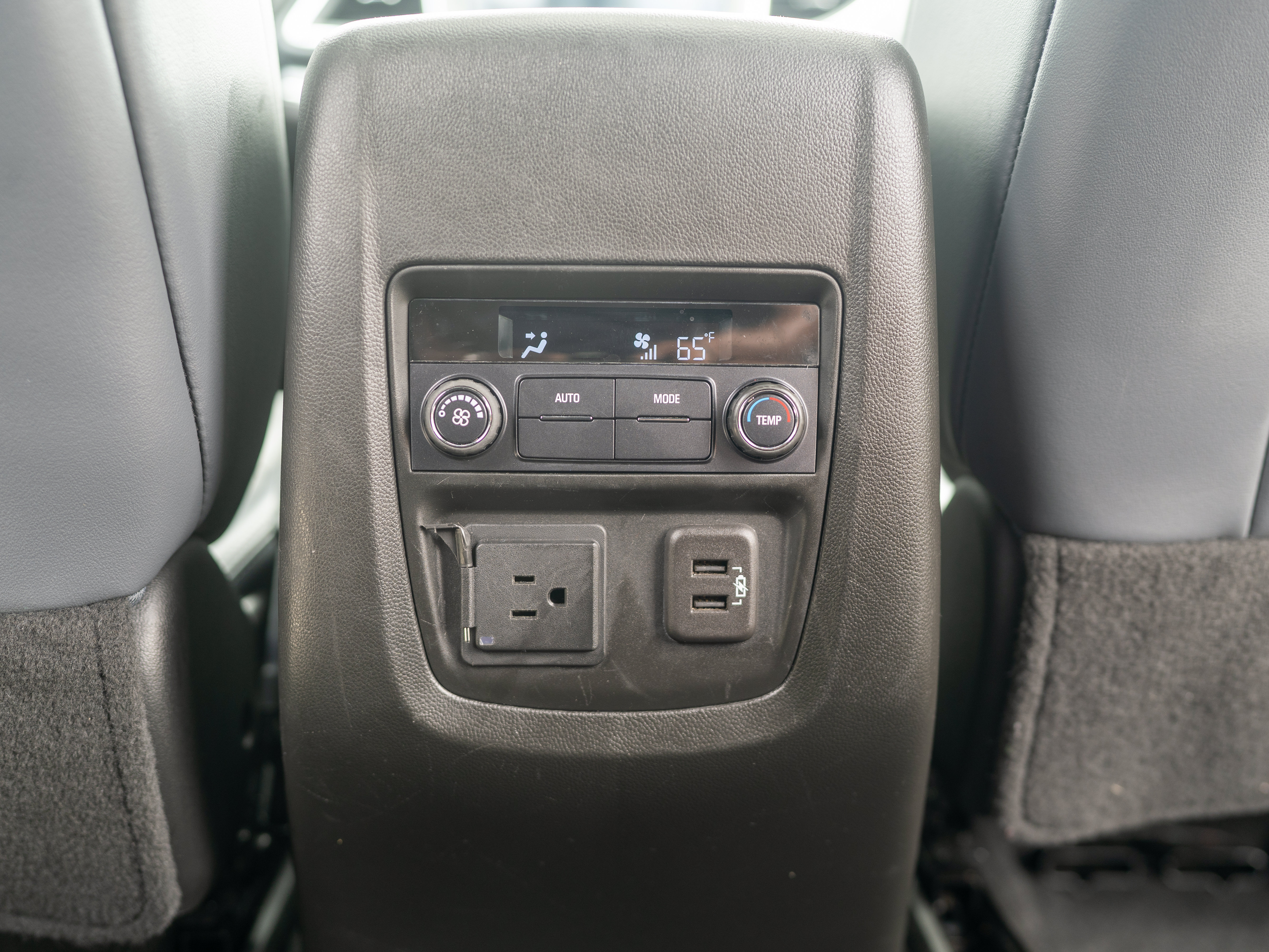 Used 2024 Buick Enclave Essence w/ Experience Buick Package FWD image 10