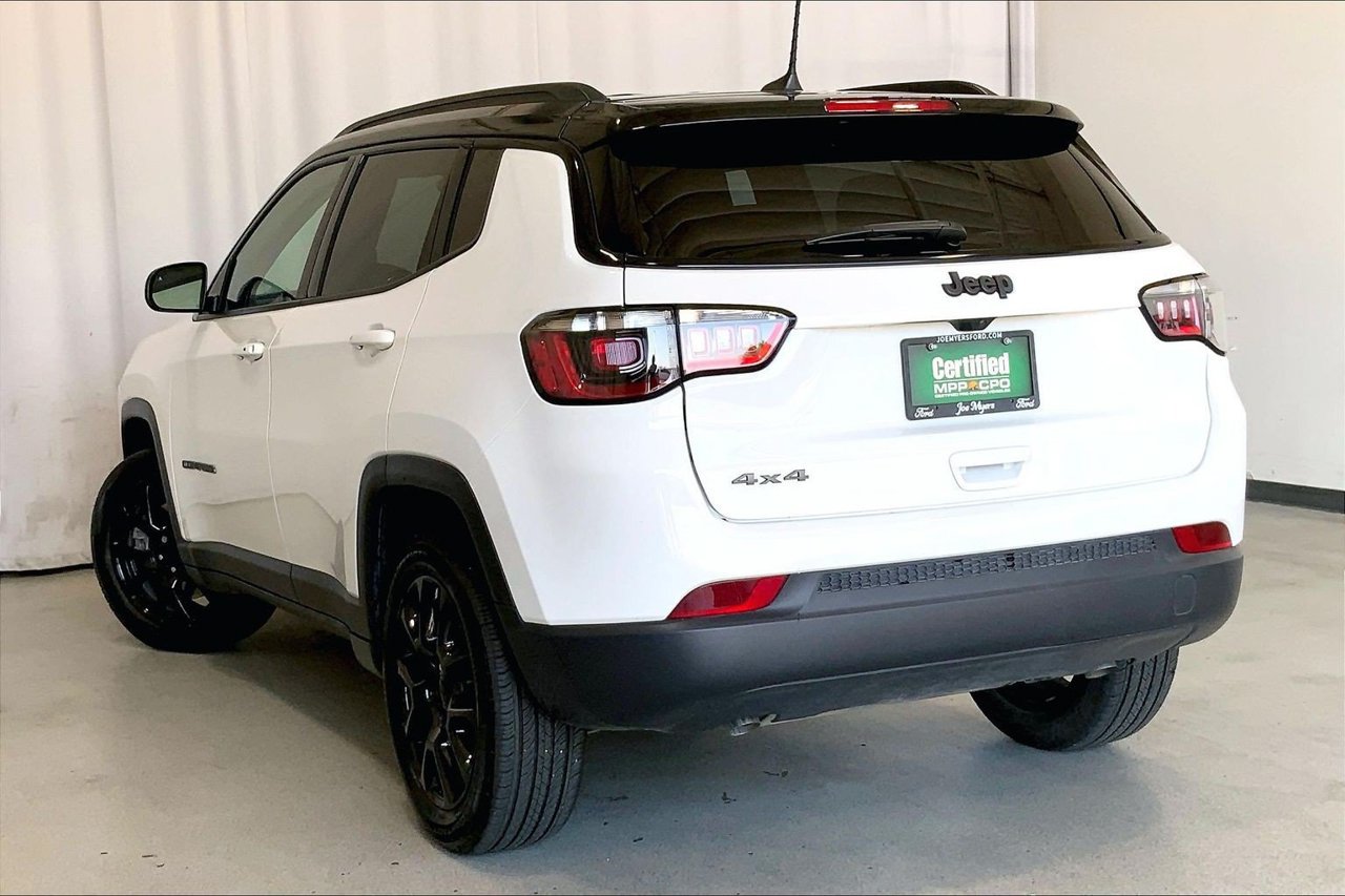Used 2024 Jeep Compass Latitude w/ Altitude Special Edition AWD/4WD image 9