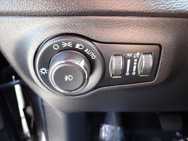 Used 2020 Jeep Compass Limited AWD/4WD image 15