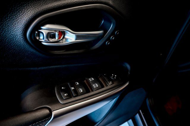 Used 2022 Jeep Cherokee Limited w/ Mopar Interior Package image 17