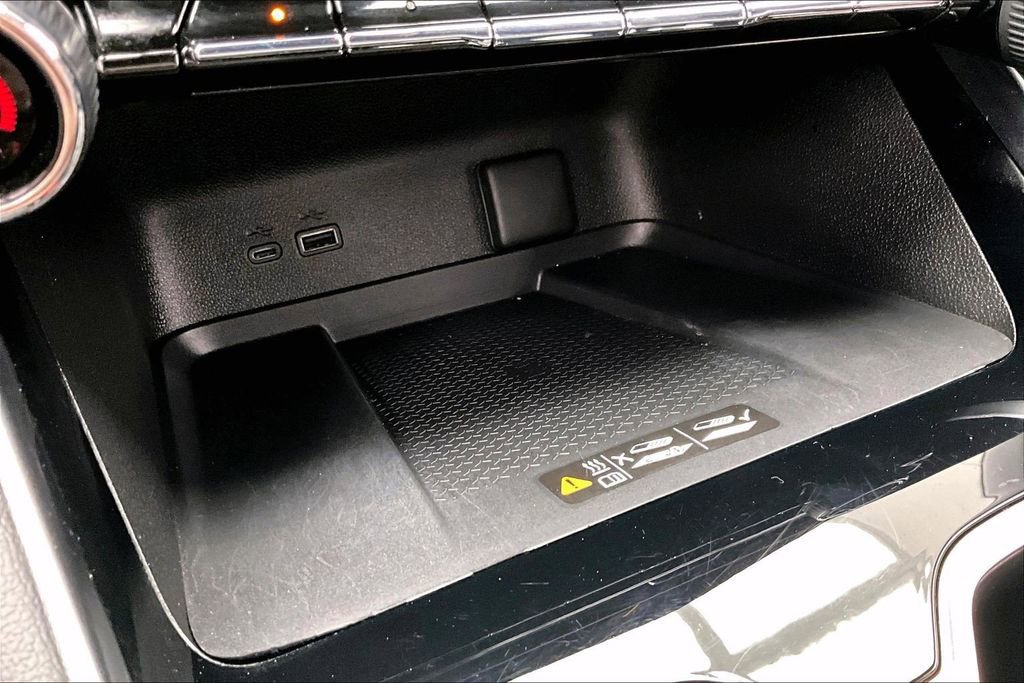 Used 2024 Chevrolet Traverse RS image 33