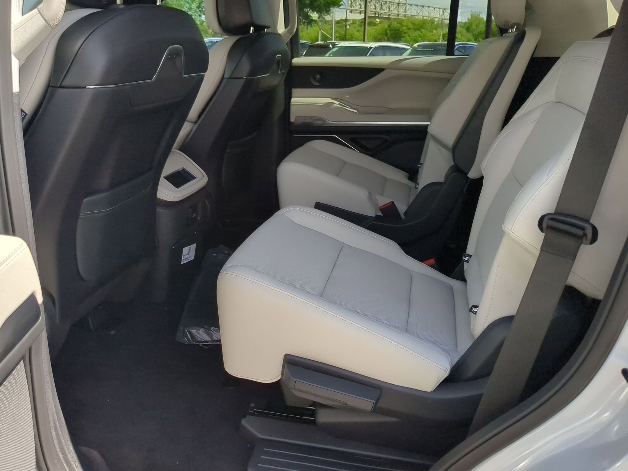New 2026 Lincoln Navigator Premier AWD/4WD image 21