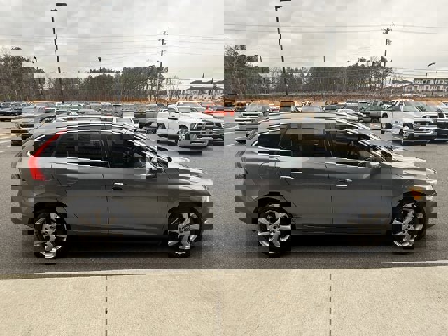 Used 2017 Volvo V60 T5 Premier w/ Convenience Package image 7