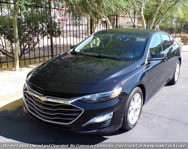 Used 2019 Chevrolet Malibu LT w/ Leather Package FWD image 3