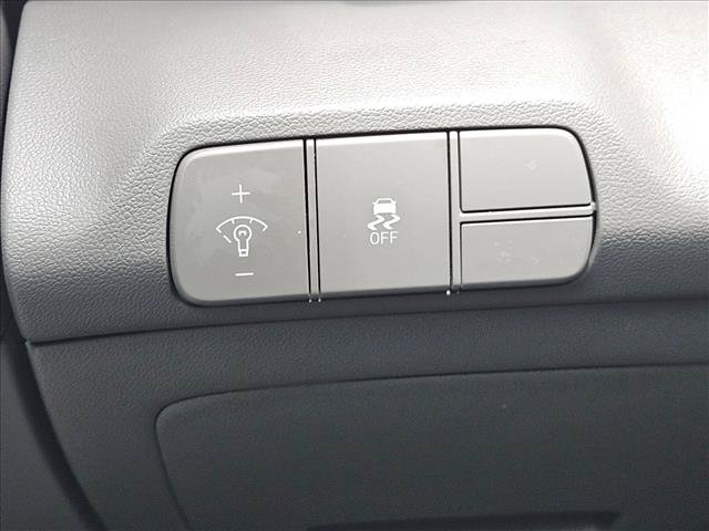 Used 2025 Hyundai Elantra Sport FWD image 15