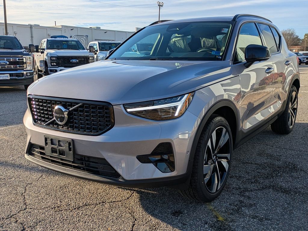 New 2026 Volvo XC40 B5 Plus w/ Climate Package image 8