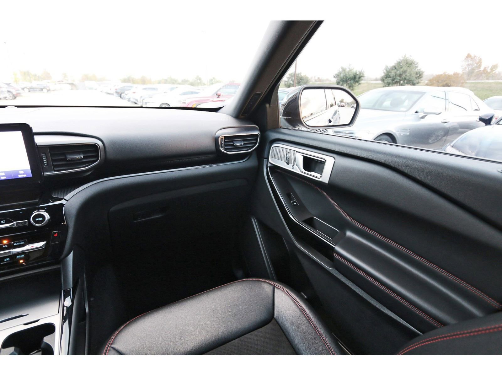 Used 2023 Ford Explorer ST-Line w/ Class IV Trailer Tow Package image 13