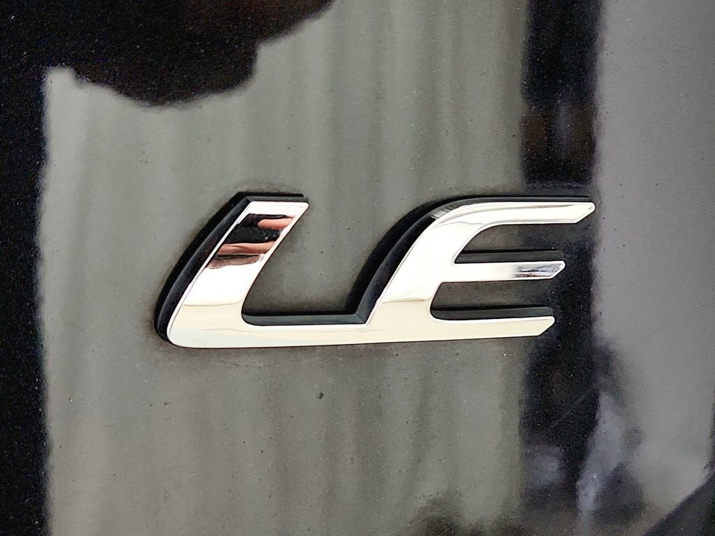 Used 2015 Toyota Corolla LE FWD image 28