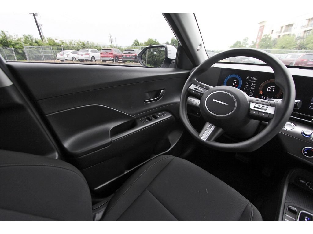 Used 2026 Hyundai Kona SE FWD image 9