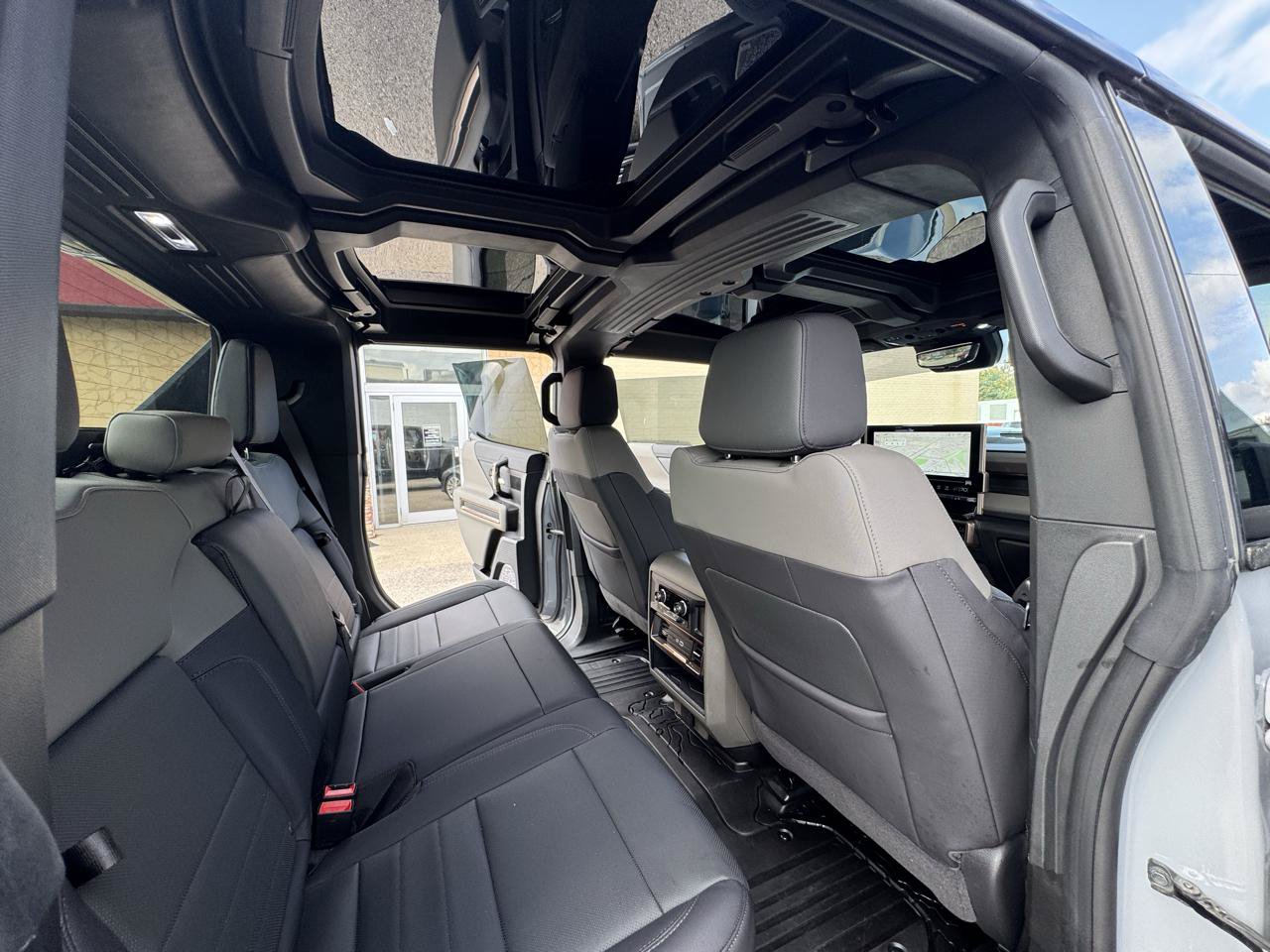 Used 2025 GMC Hummer EV 2X AWD/4WD image 21