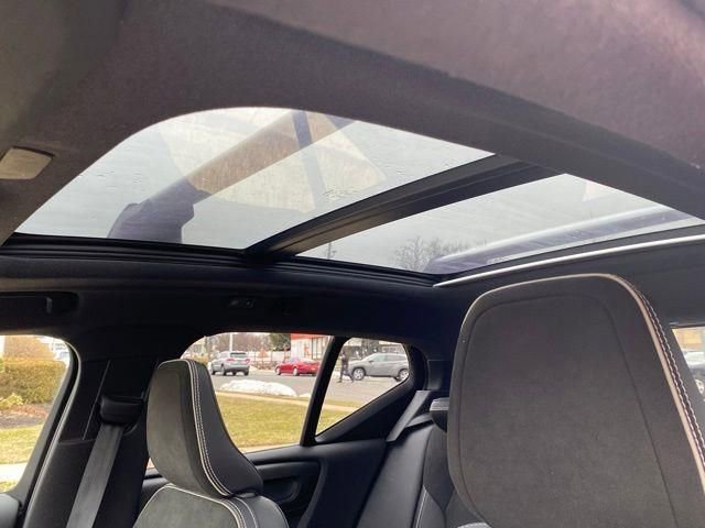 Used 2021 Volvo XC40 T5 R-Design w/ Advanced Package image 29