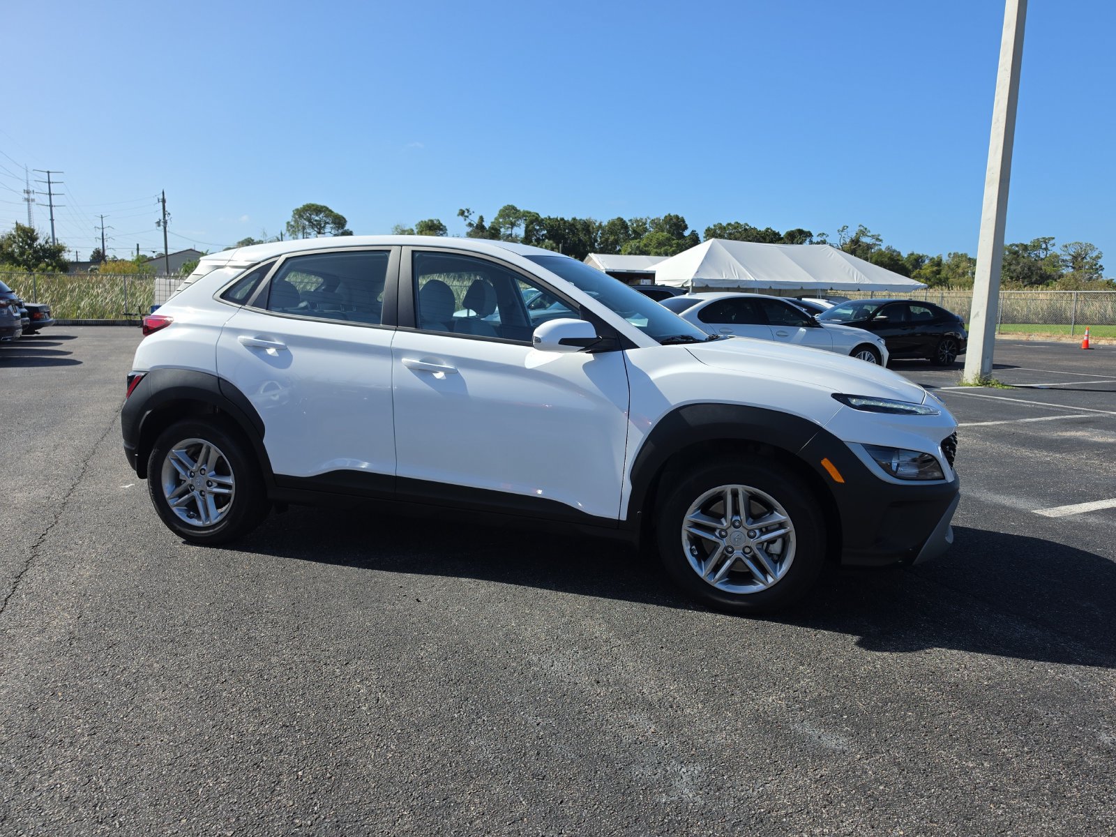 Used 2023 Hyundai Kona SE AWD/4WD image 2