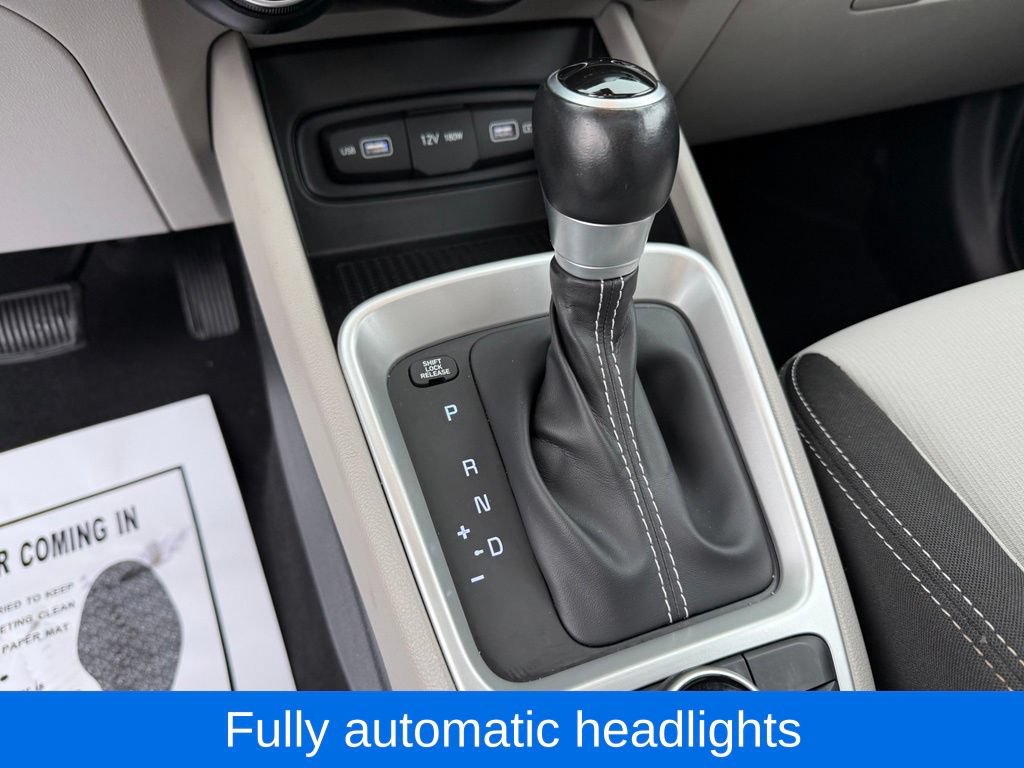Used 2022 Hyundai Venue SEL w/ Cargo Package FWD image 15