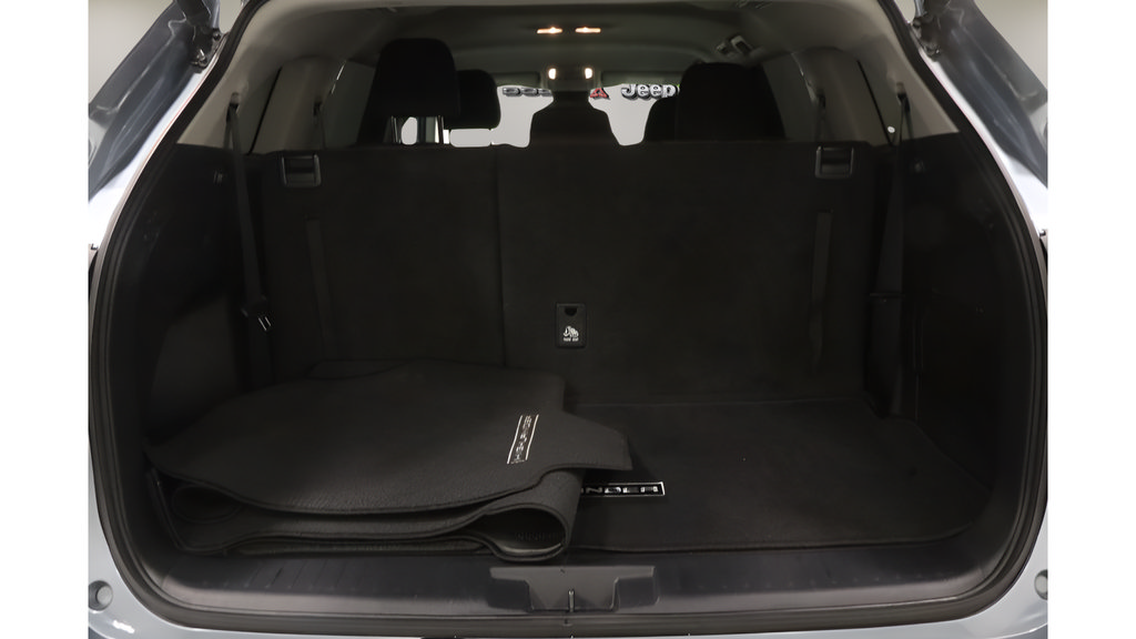 Used 2021 Toyota Highlander LE FWD image 19
