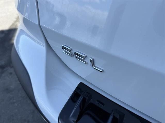 New 2025 Volkswagen Taos SEL image 10