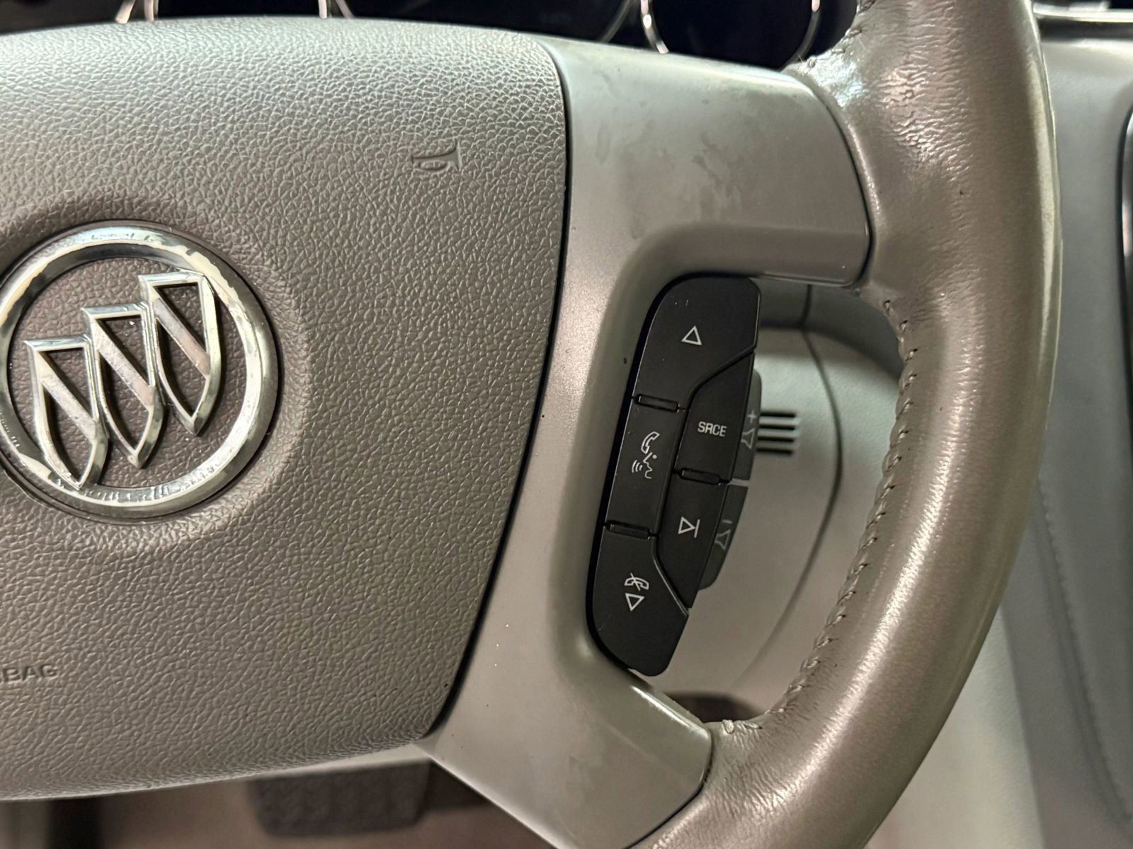 Used 2013 Buick Enclave Leather w/ LPO, Cargo Convenience Pkg image 31