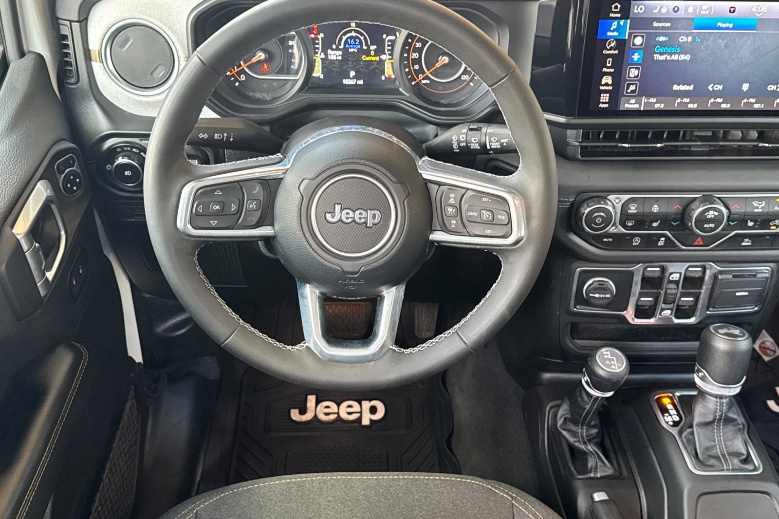 Used 2025 Jeep Wrangler Unlimited Sahara AWD/4WD image 15