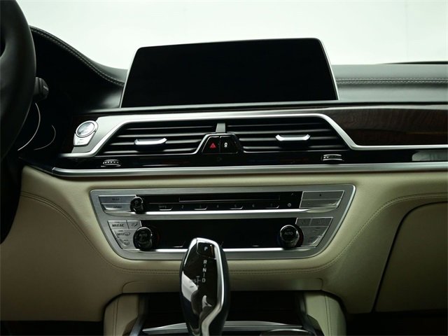 Used 2017 BMW 750i image 12