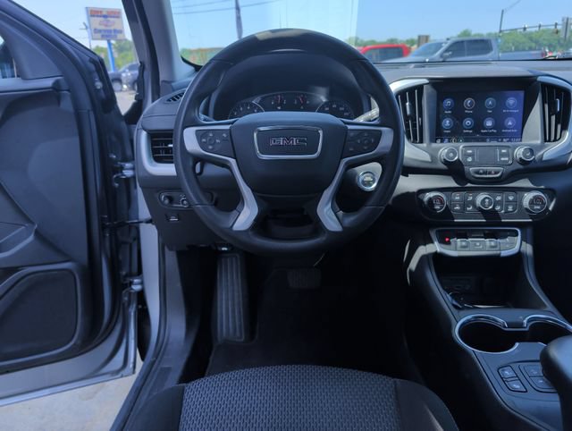 Used 2024 GMC Terrain SLE w/ Driver Convenience Package FWD image 2