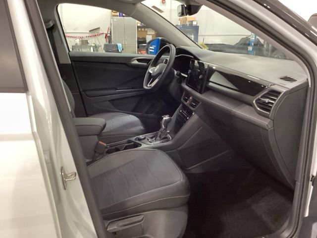 Used 2025 Volkswagen Taos SE image 20