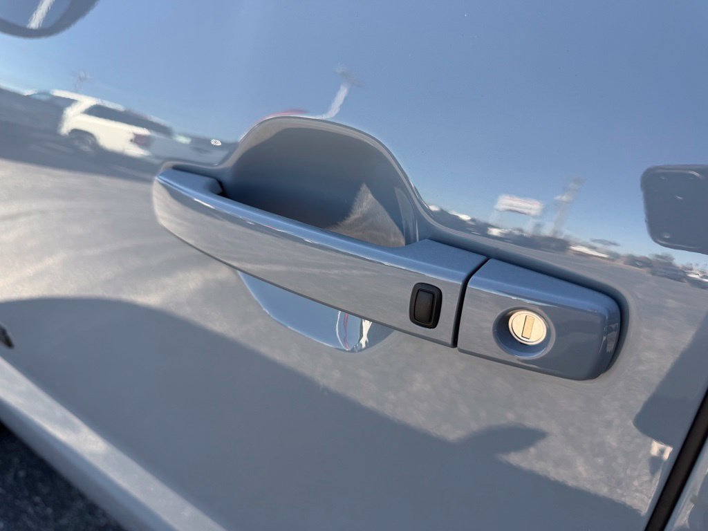 New 2027 Nissan Frontier SV w/ SV Convenience Package RWD image 10